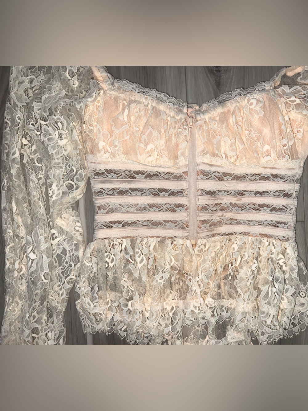 House of CB CARA Vintage Ivory Long Sleeve Lace Peplum Top- size small NWOT ๐ค๐๏ธ - Picture 10 of 12